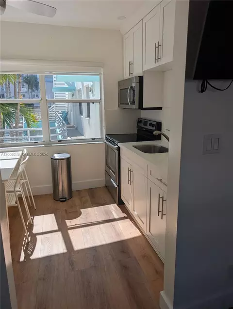 326 Wilson St #201, Hollywood, FL 33019
