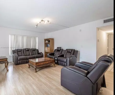 4174 Inverrary Dr #202, Lauderhill, FL 33319