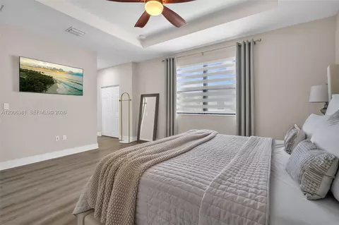 Bedroom - 3525 W 94th St, Hialeah, FL 33018 photo 3 of 5