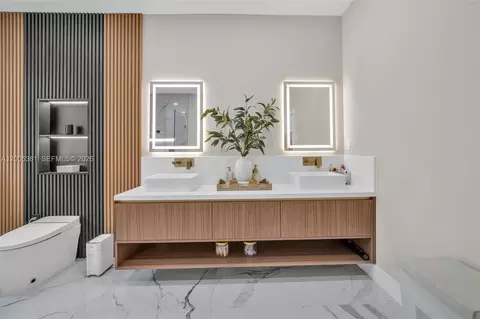Bath - 3525 W 94th St, Hialeah, FL 33018 photo 3 of 5