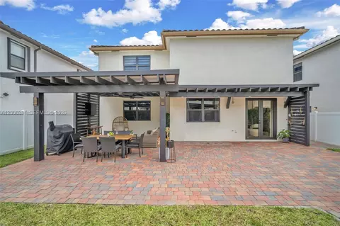 Exterior - 3525 W 94th St, Hialeah, FL 33018 photo 6 of 8