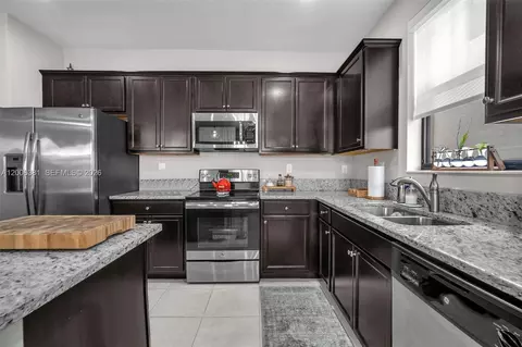Kitchen - 3525 W 94th St, Hialeah, FL 33018 photo 2 of 6
