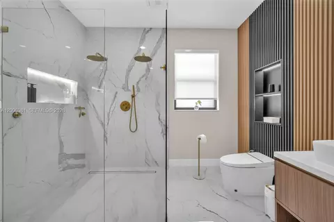 Bath - 3525 W 94th St, Hialeah, FL 33018 photo 2 of 5