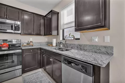Kitchen - 3525 W 94th St, Hialeah, FL 33018 photo 3 of 6