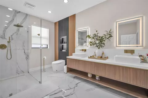 Bath - 3525 W 94th St, Hialeah, FL 33018 photo 1 of 5
