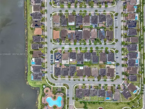 View/Area - 3525 W 94th St, Hialeah, FL 33018 photo 5 of 12