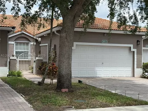 7451 S Aragon Blvd #5, Sunrise, FL 33313