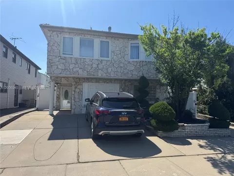 11 Rockne St, Staten Island, NY 10314