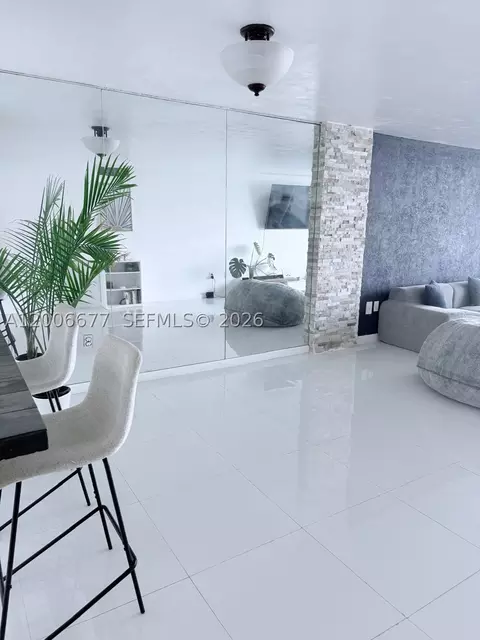 1175 NE Miami Gardens Dr #703, Miami, FL 33179
