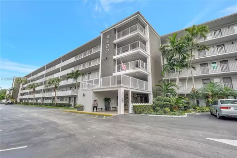 4800 Hillcrest Ln #207, Hollywood, FL 33021