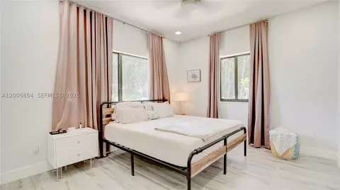Bedroom - 34 Atlantic Dr, Key Largo, FL 33037 photo 7 of 9