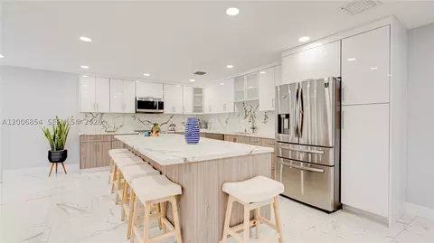Kitchen - 34 Atlantic Dr, Key Largo, FL 33037 photo 3 of 9
