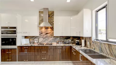 Kitchen - 34 Atlantic Dr, Key Largo, FL 33037 photo 9 of 9