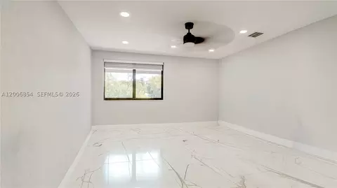 Bedroom - 34 Atlantic Dr, Key Largo, FL 33037 photo 2 of 9