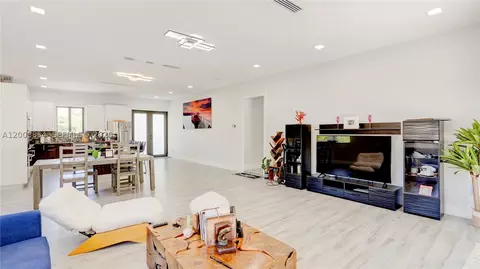 Living - 34 Atlantic Dr, Key Largo, FL 33037 photo 6 of 6