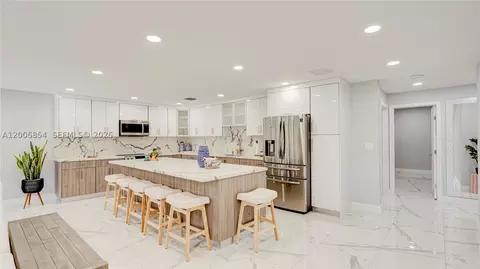 Kitchen - 34 Atlantic Dr, Key Largo, FL 33037 photo 4 of 9