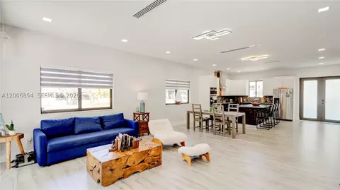 Living - 34 Atlantic Dr, Key Largo, FL 33037 photo 5 of 6