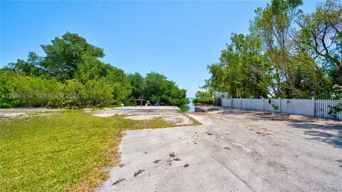 Exterior - 34 Atlantic Dr, Key Largo, FL 33037 photo 4 of 14