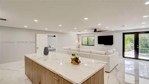 Living - 34 Atlantic Dr, Key Largo, FL 33037 photo 3 of 6
