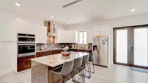 Kitchen - 34 Atlantic Dr, Key Largo, FL 33037 photo 8 of 9