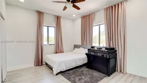 Bedroom - 34 Atlantic Dr, Key Largo, FL 33037 photo 6 of 9