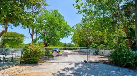 Exterior - 34 Atlantic Dr, Key Largo, FL 33037 photo 3 of 14