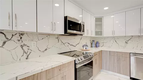 Kitchen - 34 Atlantic Dr, Key Largo, FL 33037 photo 7 of 9