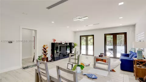 Living - 34 Atlantic Dr, Key Largo, FL 33037 photo 4 of 6