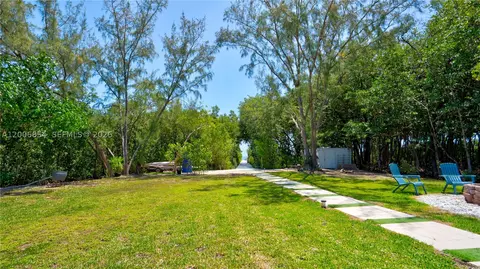 Exterior - 34 Atlantic Dr, Key Largo, FL 33037 photo 6 of 14