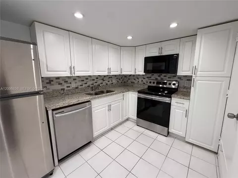 400 Kings Point Dr #608, Sunny Isles Beach, FL 33160