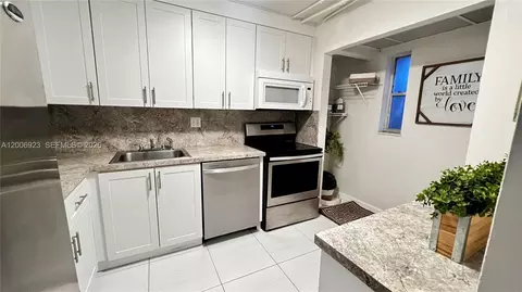 8060 Fairview Dr #101, Tamarac, FL 33321