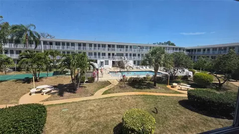 15610 NE 6th Ave #10D, Miami, FL 33162