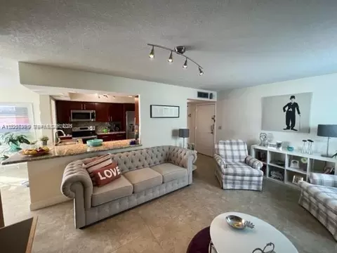 16570 NE 26th Ave #4A, North Miami Beach, FL 33160