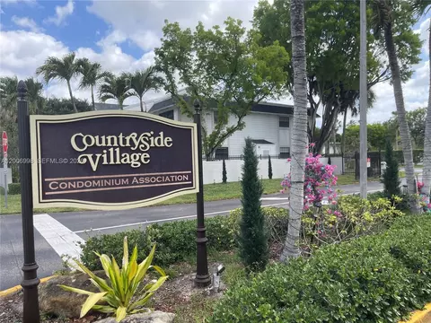 19055 NW 62nd Ave #205, Hialeah, FL 33015