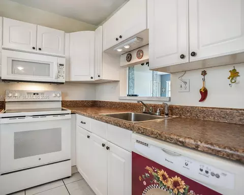 5171 W Oakland Park Blvd #106, Lauderdale Lakes, FL 33313