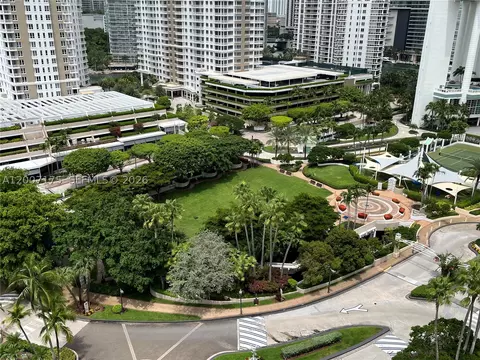540 Brickell Key Dr #1809, Miami, FL 33131