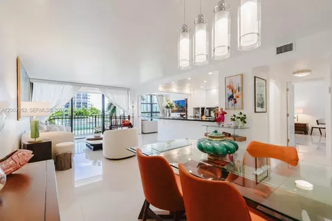 400 Leslie Dr #319, Hallandale Beach, FL 33009