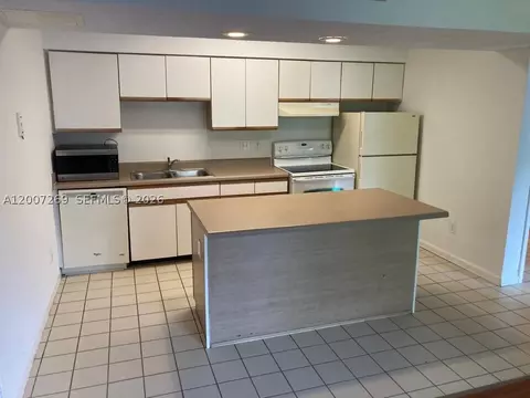 3985 W Mcnab Rd #A111, Pompano Beach, FL 33069