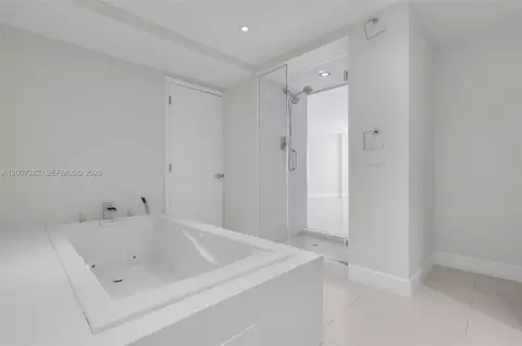 Bath - Undisclosed, Key Biscayne, FL 33149 photo 3 of 3