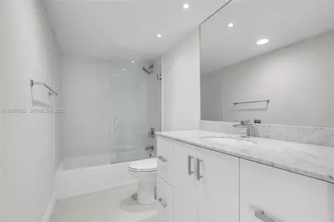 Bath - Undisclosed, Key Biscayne, FL 33149 photo 1 of 3