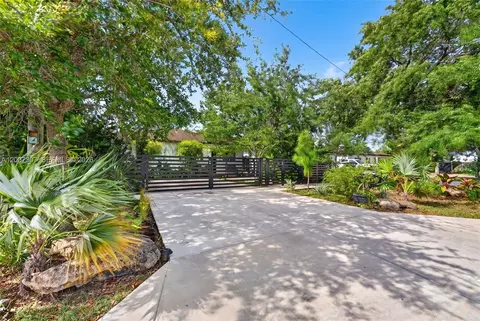 12310 SW 216th St, Miami, FL 33170
