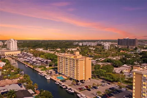 2000 NE 135th St #PH, North Miami, FL 33181