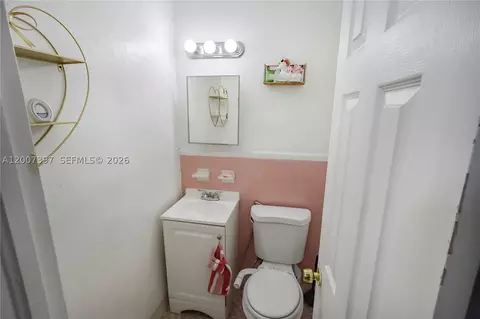 571 E 60th St, Hialeah, FL 33013 photo 5