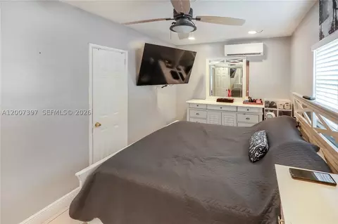571 E 60th St, Hialeah, FL 33013 photo 8