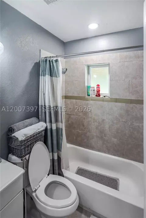 571 E 60th St, Hialeah, FL 33013 photo 11