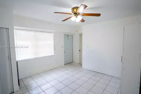 Bedroom - 5290 Palm Ave, Hialeah, FL 33012 photo 4 of 4