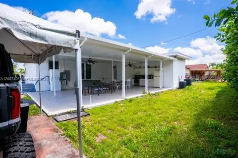 Exterior - 5290 Palm Ave, Hialeah, FL 33012 photo 3 of 4