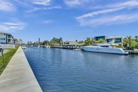 455 Paradise Isle Blvd #104, Hallandale Beach, FL 33009