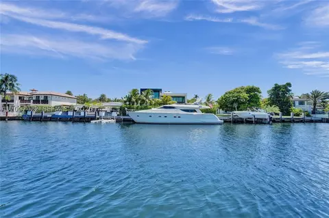 455 Paradise Isle Blvd #104, Hallandale Beach, FL 33009