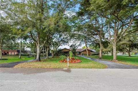 10651 SW 27th St, Davie, FL 33328